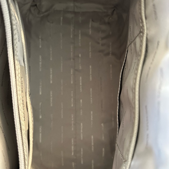 Michael korks , basically new I never used honestly , is in perfect condition - Picture 9 of 9